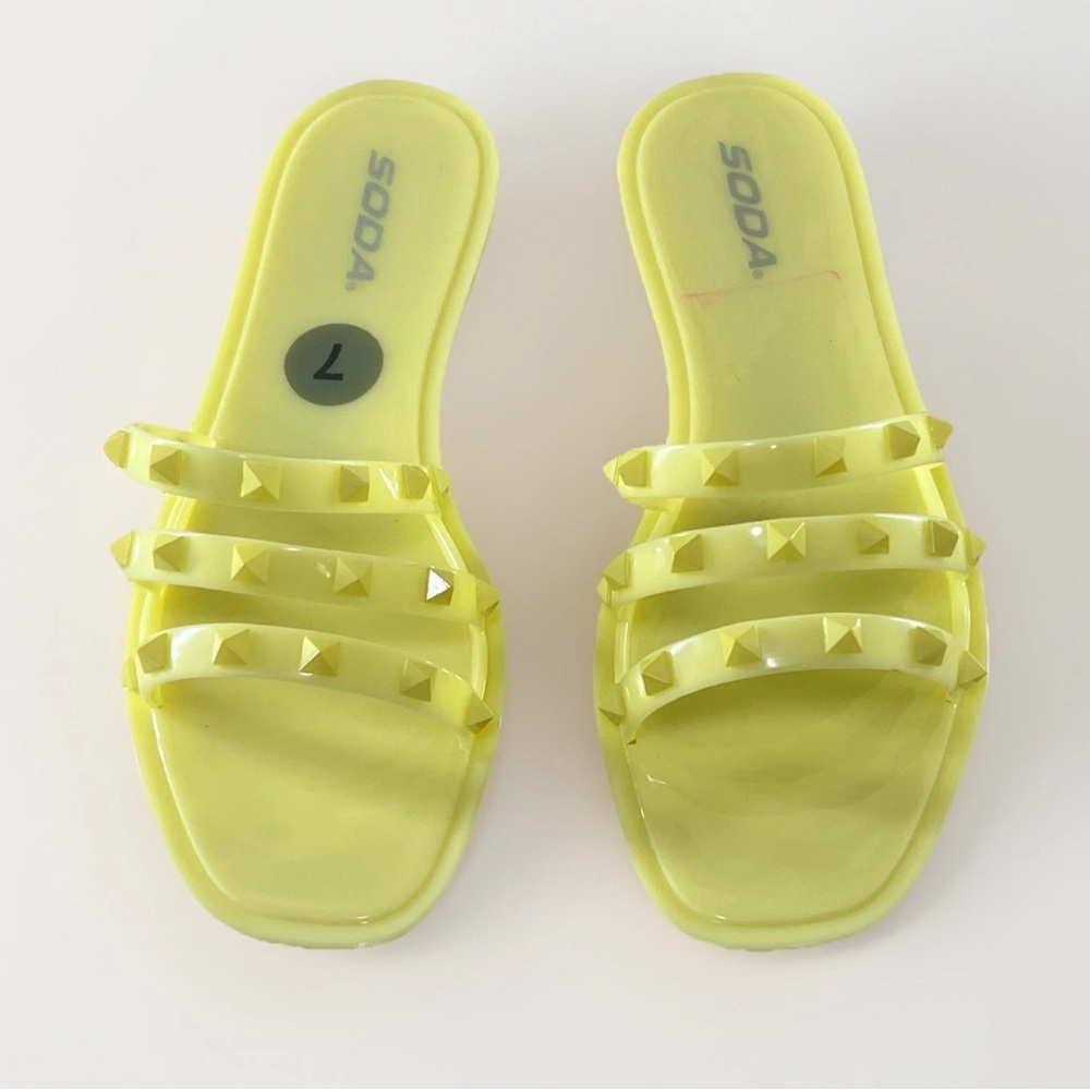 Soda Women's Bright Yellow Studded Jelly Strappy Sandals Size 7
